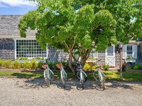 19 Quaquanantuck Lane, Quogue NY 11959