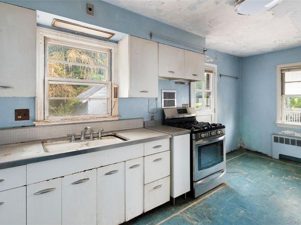 962 Pemart Avenue, Peekskill NY 10566