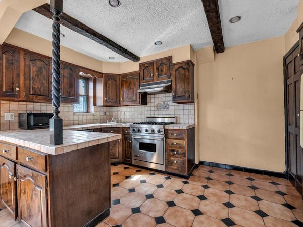 1242 Pawnee Place, Bronx NY 10461
