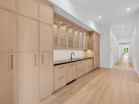 150 Edge Of Woods Road, Southampton NY 11968