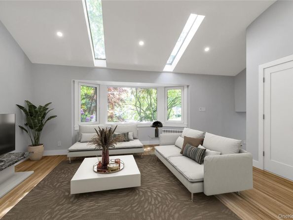 27 Meadowfield Lane, Glen Cove NY 11542