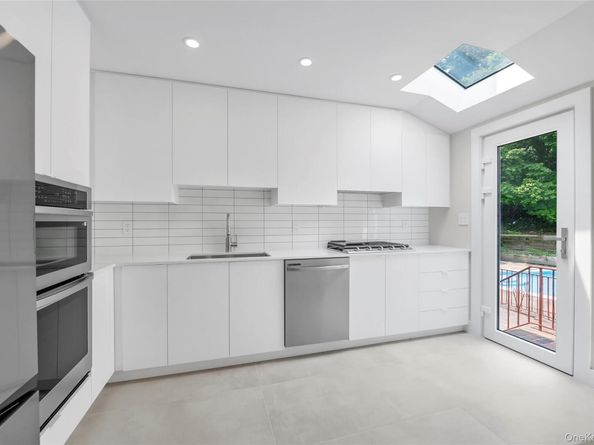 27 Meadowfield Lane, Glen Cove NY 11542