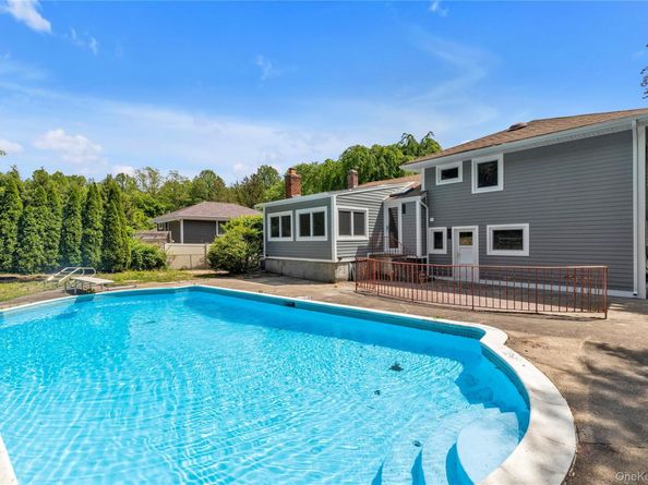 27 Meadowfield Lane, Glen Cove NY 11542