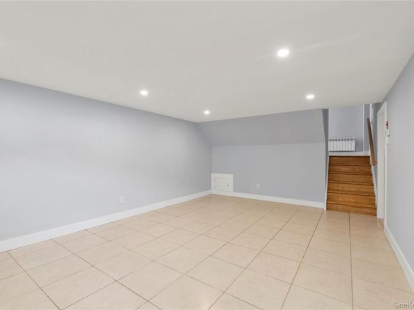 27 Meadowfield Lane, Glen Cove NY 11542