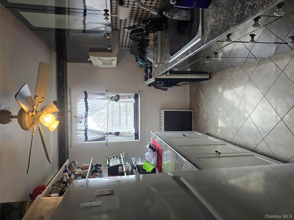 86 -70 Francis Lewis A55, Holliswood NY 11427