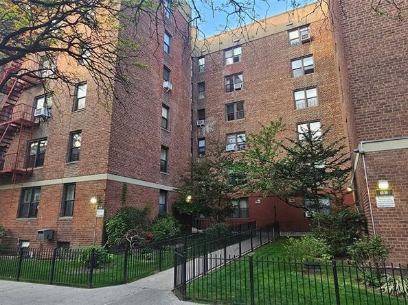 6535 108th Street B7, Forest Hills NY 11375
