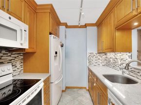 750 Broadway W 3M, Long Beach NY 11561