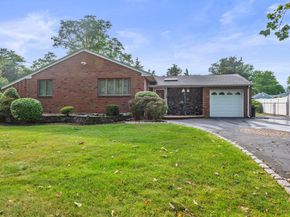 60 Wheatfield Lane, Commack NY 11725