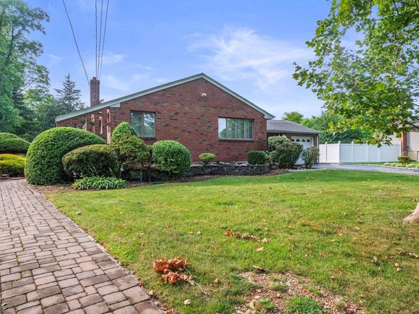 60 Wheatfield Lane, Commack NY 11725