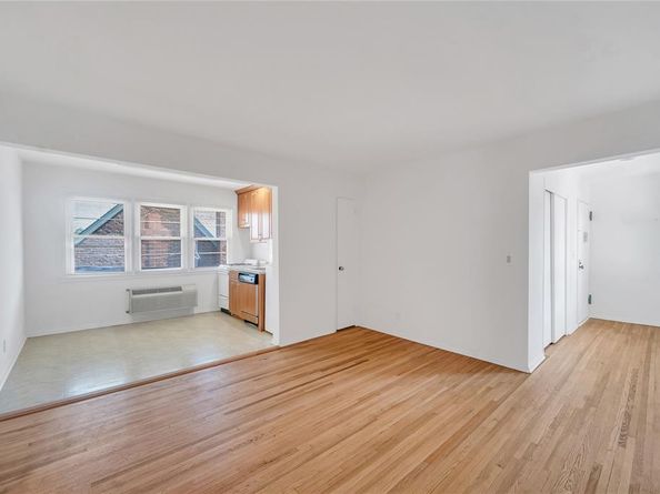 215 W Broadway M3, Long Beach NY 11561