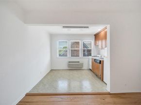 215 W Broadway M3, Long Beach NY 11561