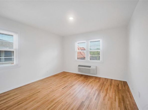 215 W Broadway M3, Long Beach NY 11561