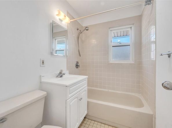 215 W Broadway M3, Long Beach NY 11561