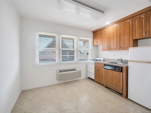 215 W Broadway M3, Long Beach NY 11561