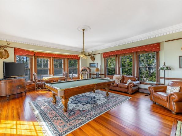 9 Convent Lane, Center Moriches NY 11934