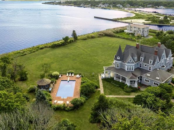 9 Convent Lane, Center Moriches NY 11934