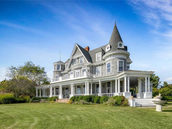 9 Convent Lane, Center Moriches NY 11934