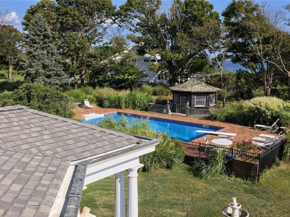 9 Convent Lane, Center Moriches NY 11934
