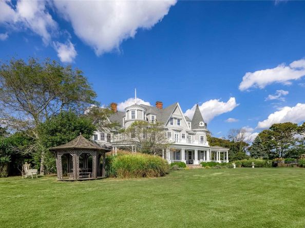 9 Convent Lane, Center Moriches NY 11934