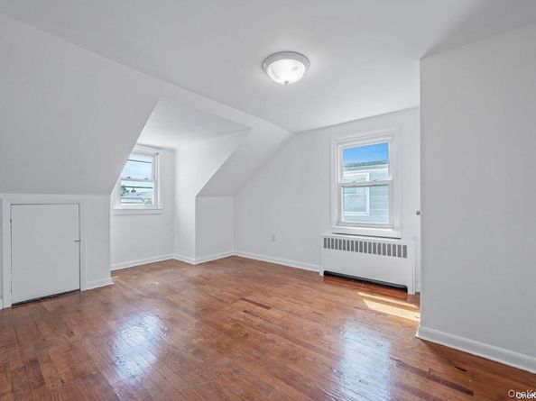 216 Raff Avenue, Mineola NY 11501