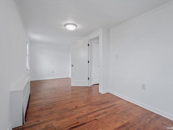 216 Raff Avenue, Mineola NY 11501