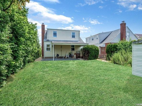 216 Raff Avenue, Mineola NY 11501