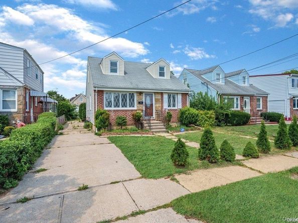 216 Raff Avenue, Mineola NY 11501