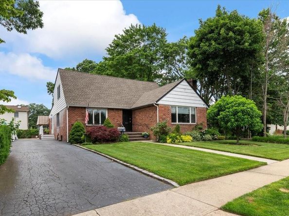 558 Kingston Avenue, East Meadow NY 11554