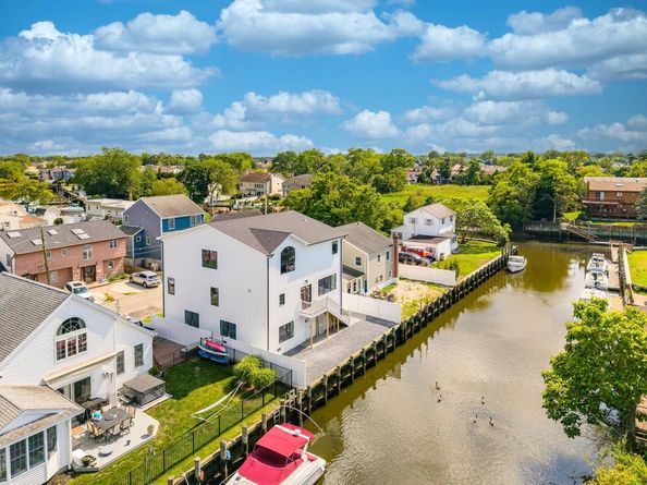 23 Bay Street, Bellmore NY 11710