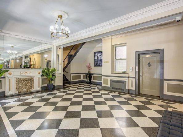 64-85 Saunders Street D3, Rego Park NY 11375