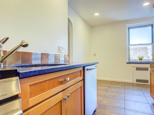 64-85 Saunders Street D3, Rego Park NY 11375
