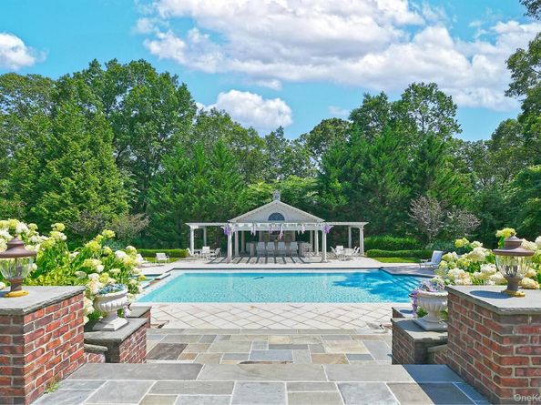 142 Round Swamp Road, Melville NY 11747