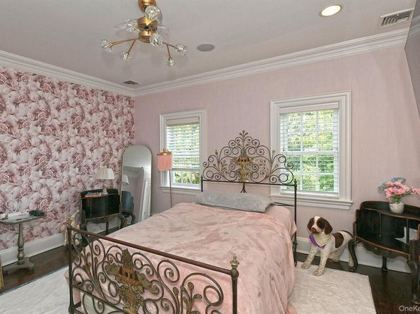 142 Round Swamp Road, Melville NY 11747