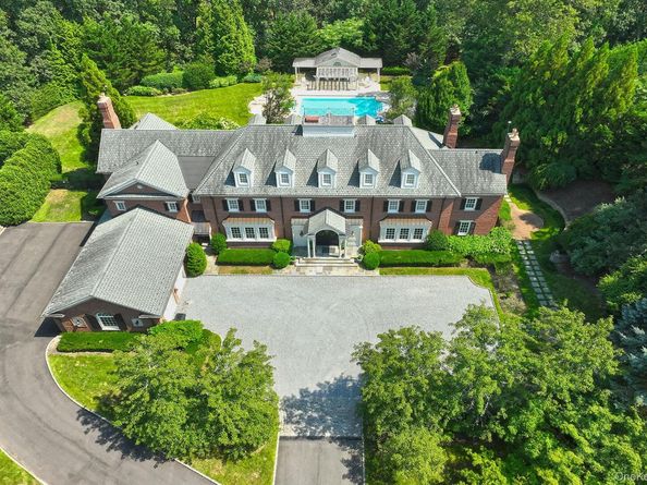 142 Round Swamp Road, Melville NY 11747