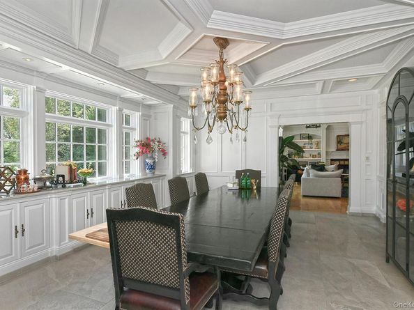 142 Round Swamp Road, Melville NY 11747