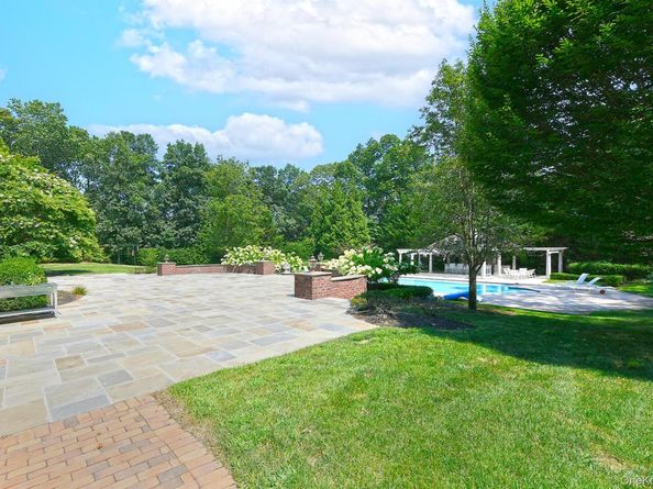 142 Round Swamp Road, Melville NY 11747