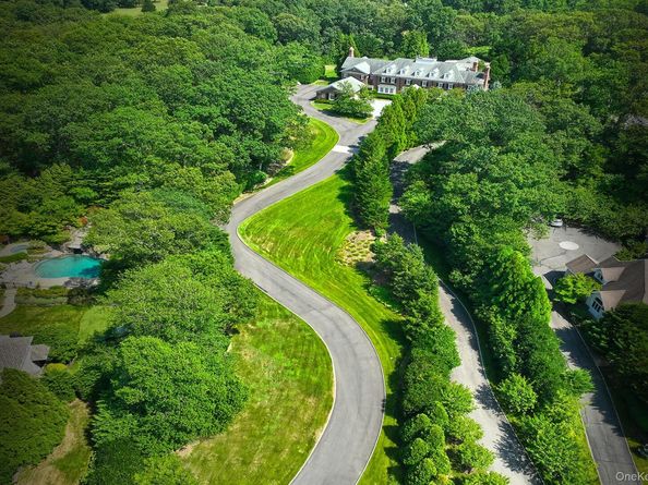 142 Round Swamp Road, Melville NY 11747