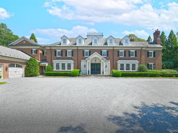 142 Round Swamp Road, Melville NY 11747