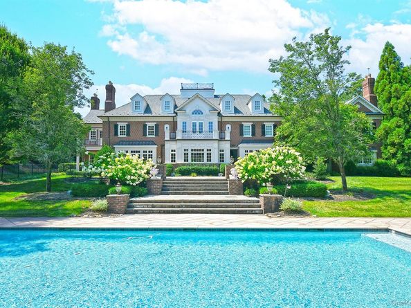 142 Round Swamp Road, Melville NY 11747