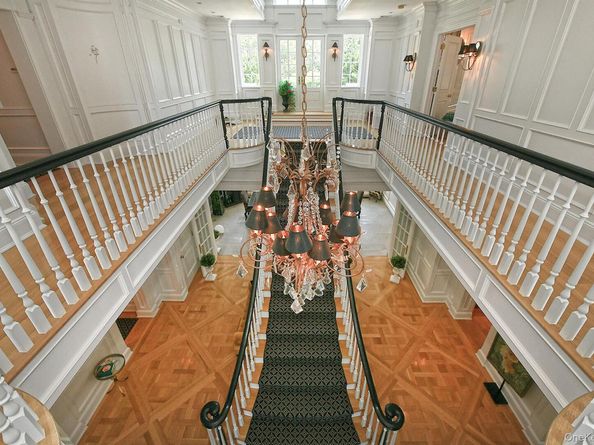 142 Round Swamp Road, Melville NY 11747