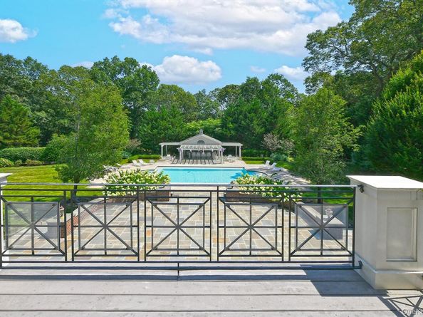 142 Round Swamp Road, Melville NY 11747