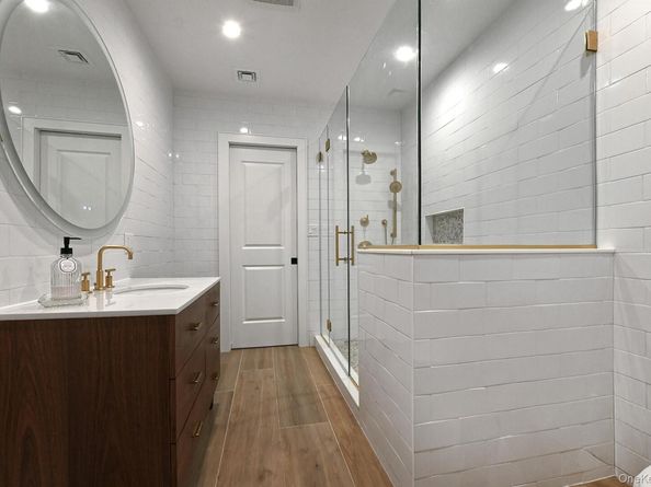 142 Round Swamp Road, Melville NY 11747