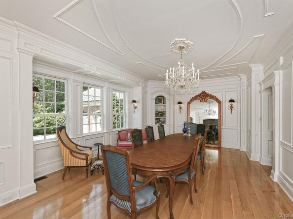 142 Round Swamp Road, Melville NY 11747