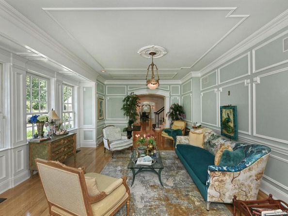 142 Round Swamp Road, Melville NY 11747