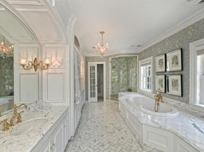 142 Round Swamp Road, Melville NY 11747