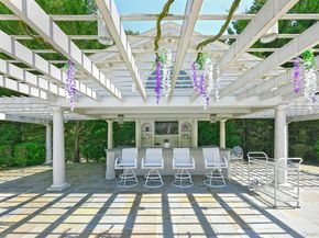 142 Round Swamp Road, Melville NY 11747