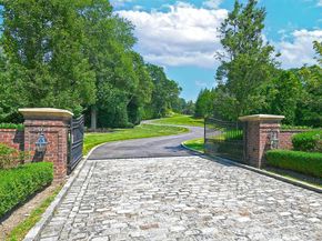 142 Round Swamp Road, Melville NY 11747