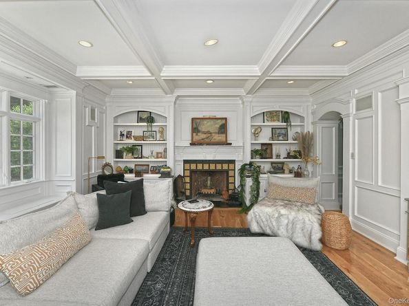 142 Round Swamp Road, Melville NY 11747