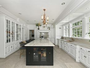 142 Round Swamp Road, Melville NY 11747