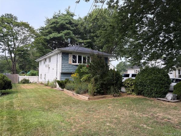8 Willoughby Street, Brentwood NY 11717